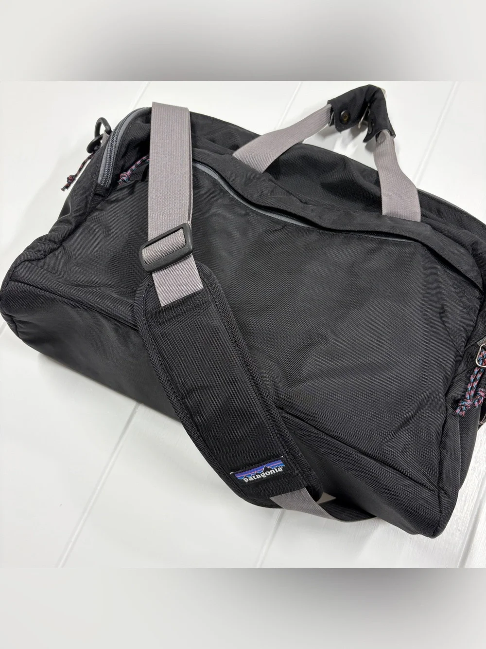 Patagonia Transport Messenger Laptop Travel Bag Black Nylon Crossbody Handles